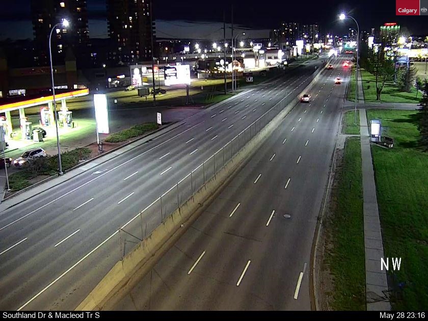 Traffic Cam Southland Drive / Macleod Trail S Player