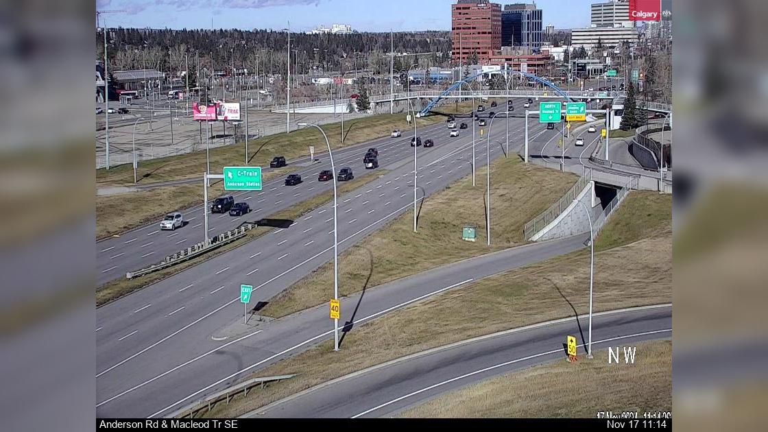 Traffic Cam Southwood: Anderson Road - Macleod Trail S Player