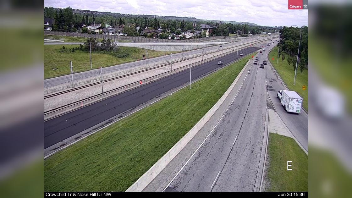 Scenic Acres: Crowchild Trail - Nosehill Drive NW Traffic Camera