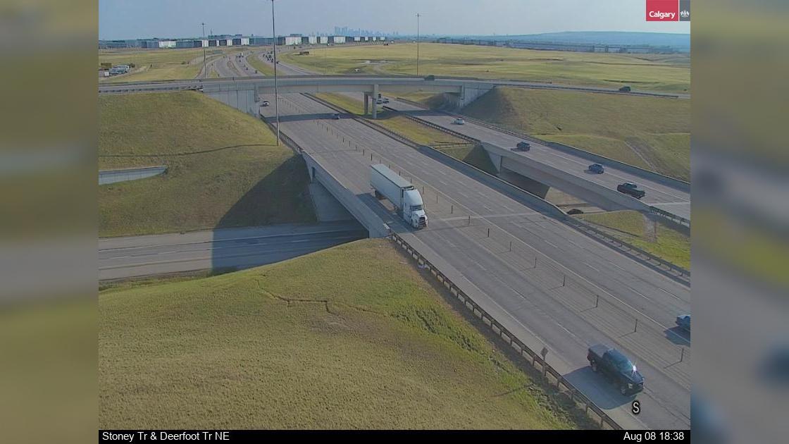 Traffic Cam StoneGate Landing: Stoney Trail - Deerfoot Trail NE Player