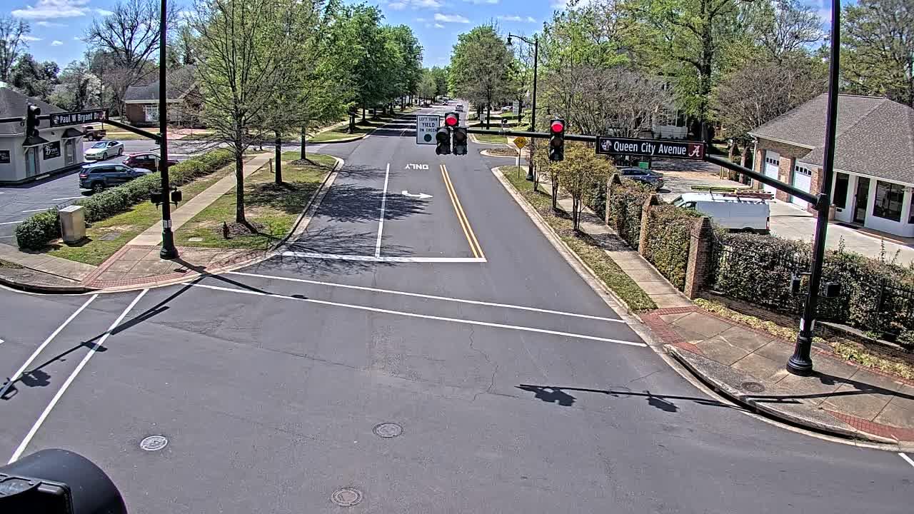 Traffic Cam Audubon Place: TUS-CAM-Bryant-QueenCity-A Player