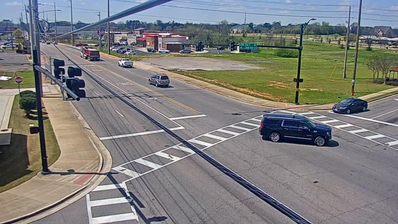 Traffic Cam Tuscaloosa › South: TUS-CAM-University-th Player