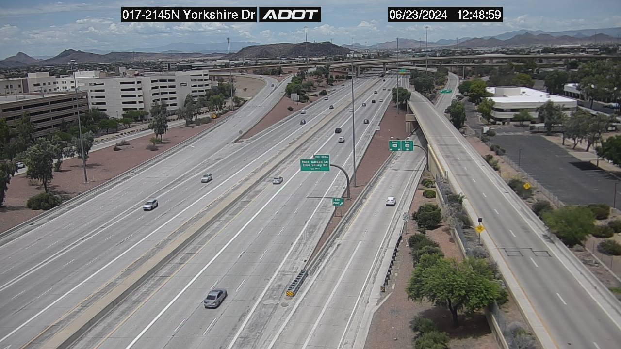 Traffic Cam I-17 NB 214.50 @S of L101 -  Northbound Player