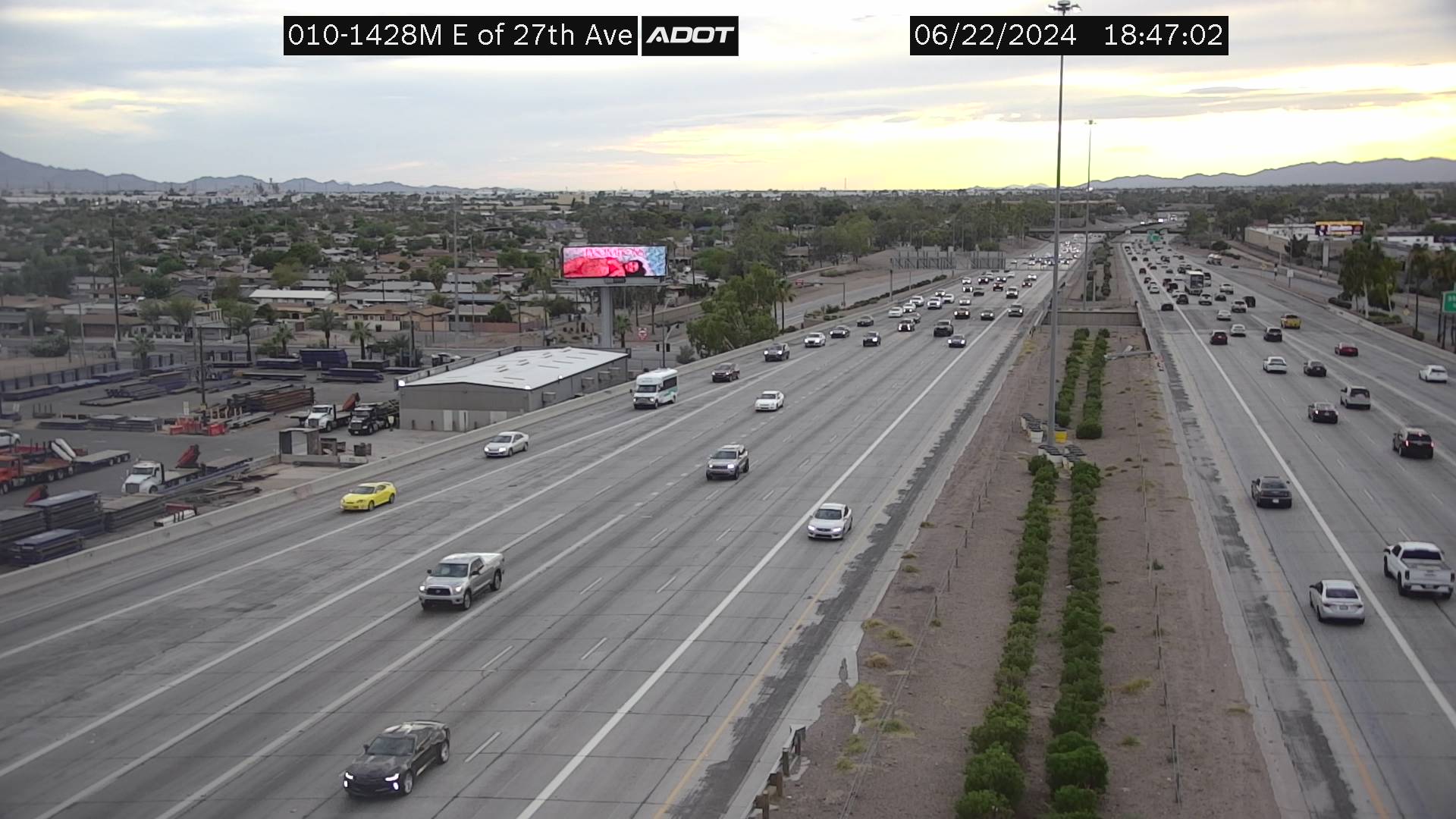 Traffic Cam I-10 M 142.84 @E of 27th Ave      -       Player