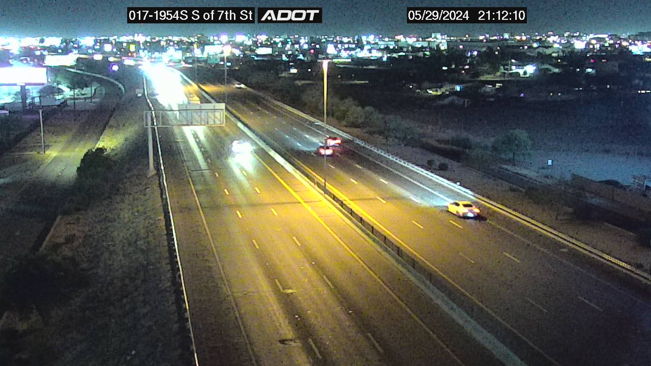 Traffic Cam I-17 SB 195.45 @S of 7th St -  Southbound Player