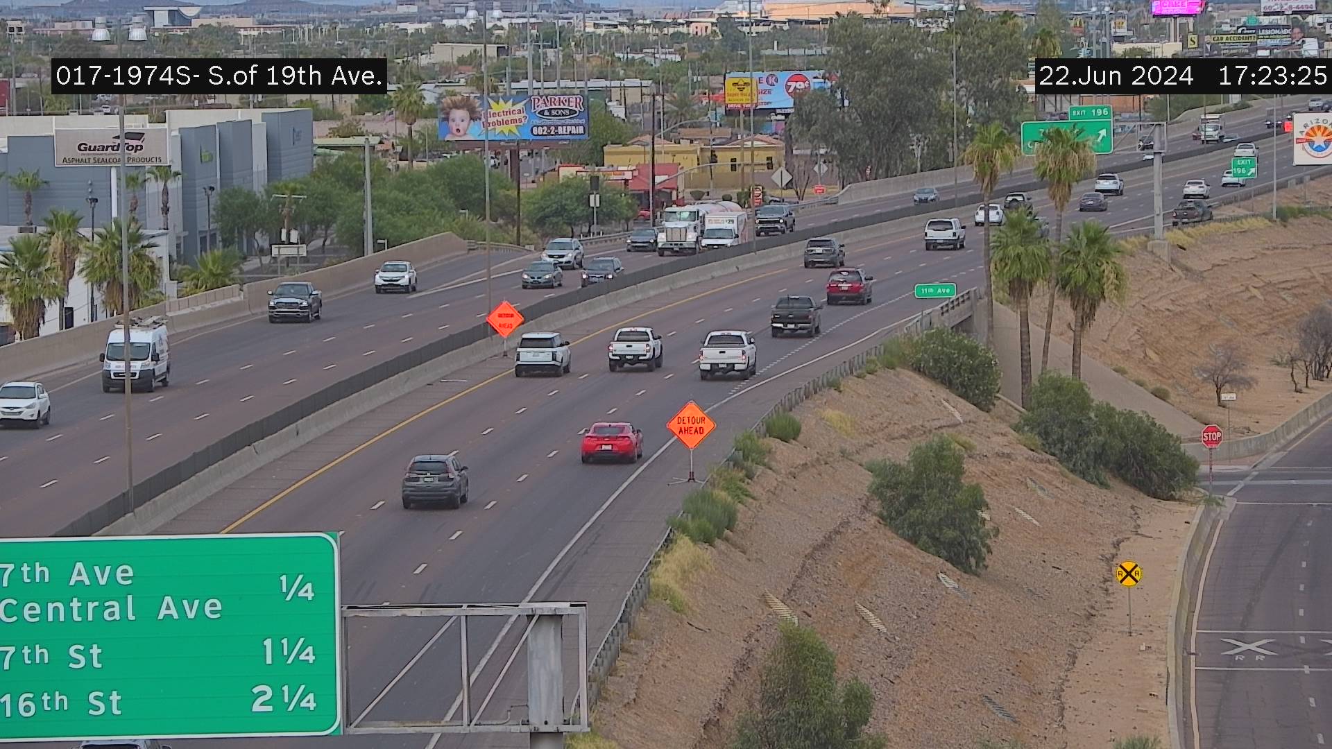 Traffic Cam I-17 SB 197.42 @S of 19th Ave -  Southbound Player