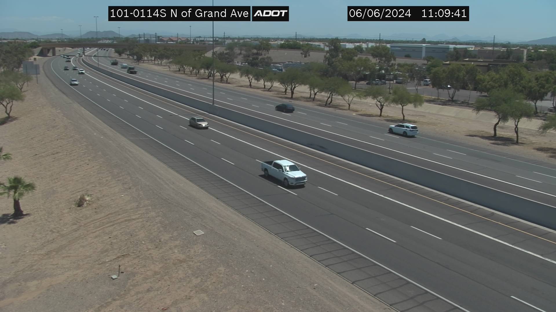 Traffic Cam L-101 SB 11.44 @N of Grand -  Southbound Player
