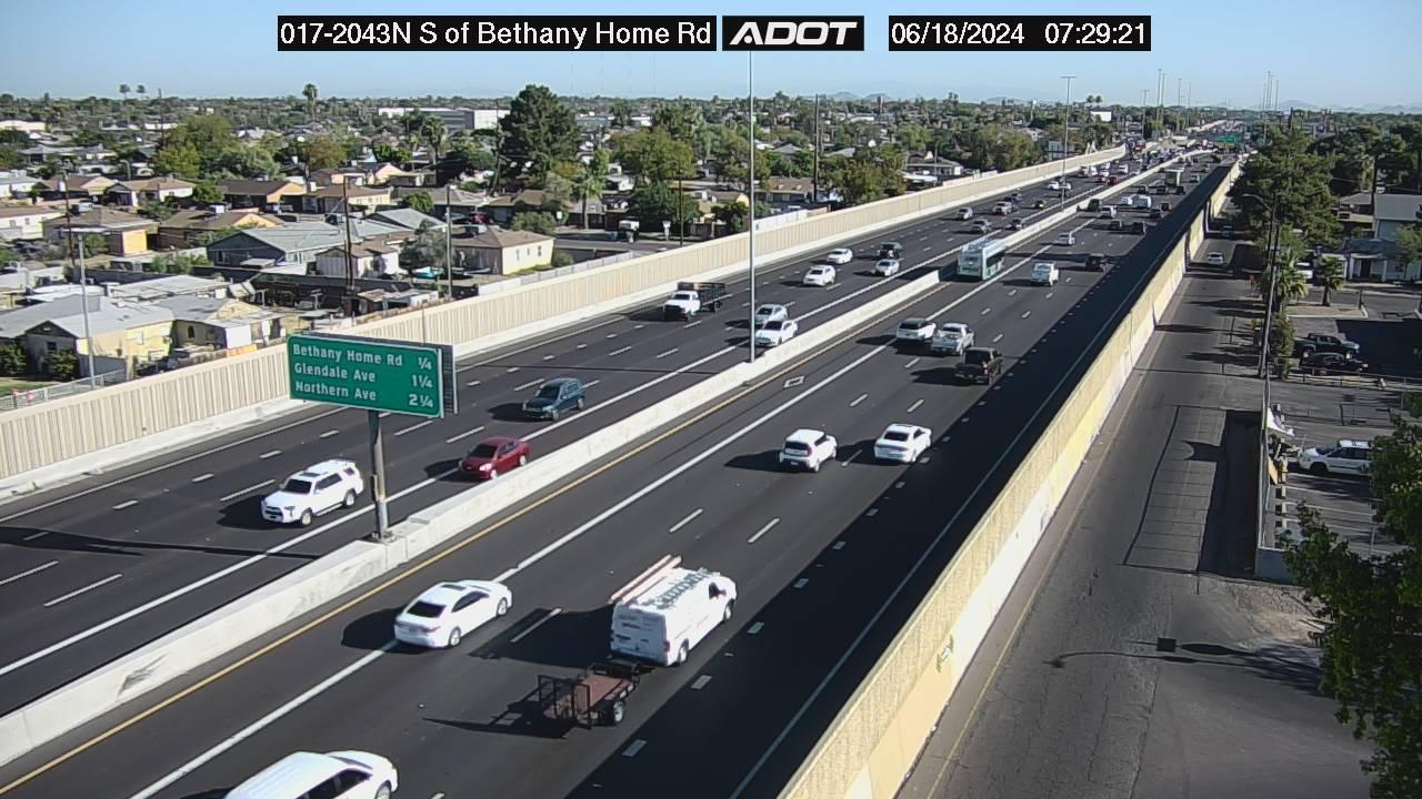 Traffic Cam Alhambra › North: I-17 NB 204.36 @S of Bethany Home Player