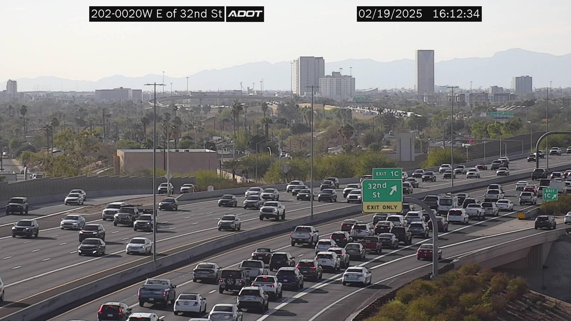 Phoenix › West: SR-202 WB 2.00 @E of 32nd St Traffic Camera