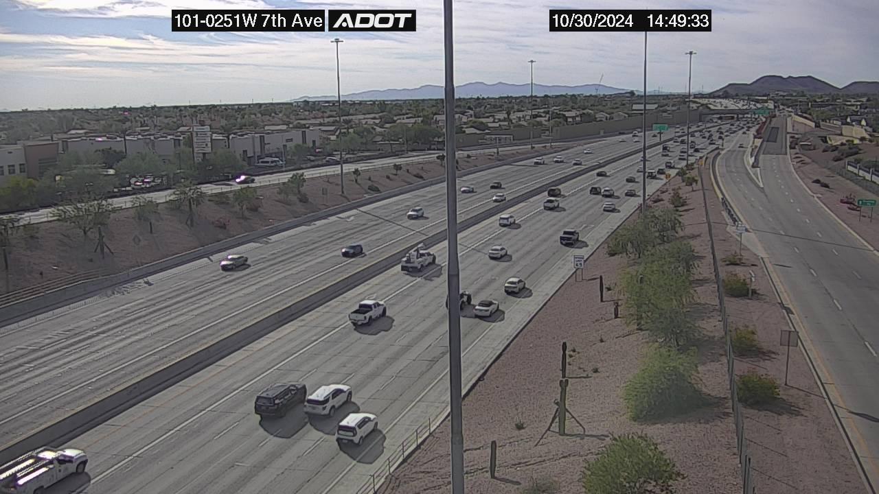 Traffic Cam Wild Flower › West: I-101 WB 25.10 @7th Ave Player