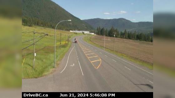 Traffic Cam Falkland › South-East: Hwy 97 at Silvernails Road near - looking southeast Player