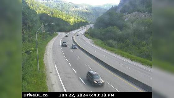 Traffic Cam Area B › South: Hwy 5, by northbound Portia Chain Up, looking south Player