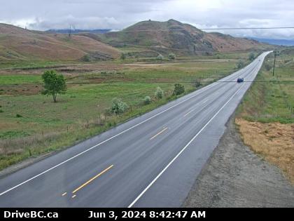 Hwy-3 next to Conifryd Lake, looking east. (elevation: 597 metres) Traffic Camera