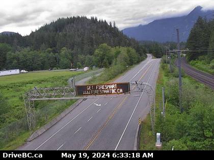 Hwy-7, about 2 km west of Hope, looking west. (elevation: 74 metres) Traffic Camera