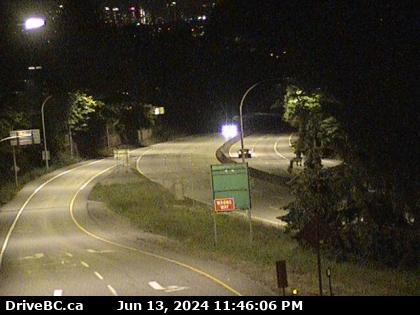 Hwy-1, at Cross Creek/15th St exit in West Vancouver, looking east. (elevation: 160 metres) Traffic Camera