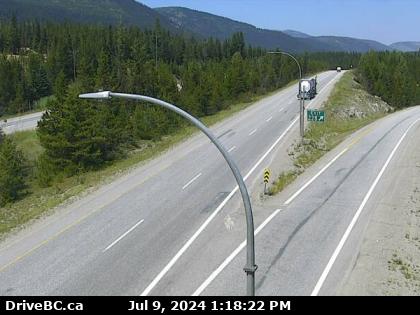 Traffic Cam Hwy-5, by Britton Creek Rest Area northbound turnoff, looking north. (elevation: 1132 metres) Player