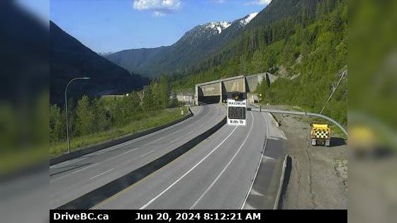 Traffic Cam Area B › South: Hwy 5, Great Bear Snowshed looking south Player