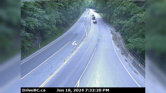 Traffic Cam Langford › North: Hwy 1, in Goldstream Park at Finlayson Arm Rd, looking north Player