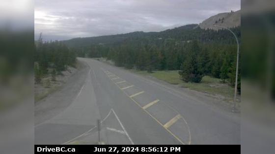 Traffic Cam Logan Lake › North: Hwy 97C, at Highland Valley Rd, about 61 km north of Merritt and 46 km south of Ashcroft, looking north Player