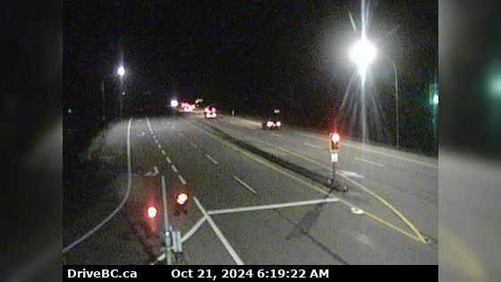 Traffic Cam Mill Bay › North: Hwy 1, approximately 3 km south of - looking north Player