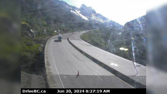 Traffic Cam Area B › North: Hwy 5, Great Bear Snowshed looking north Player