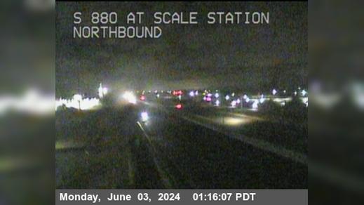 Traffic Cam Fremont › South: TVB04 -- I-880 : AT TRUCK SCALES Player