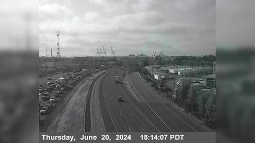 Traffic Cam 7th Street Historic District › North: TV721 -- I-880 : AT 7TH ST Player