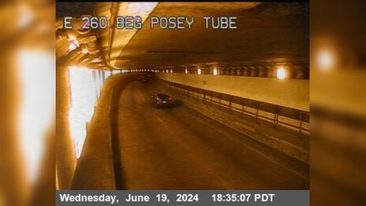 Traffic Cam Alameda › East: TVA02 -- SR-260 : Posey Tube Tunnel Entrance Player