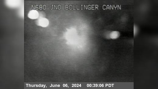 Traffic Cam San Ramon › North: TVF07 -- I-680 : Just North Of Bollinger Canyon Player