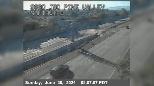 Traffic Cam San Ramon › South: TVF05 -- I-680 : South of Pine Valley Road UC Player