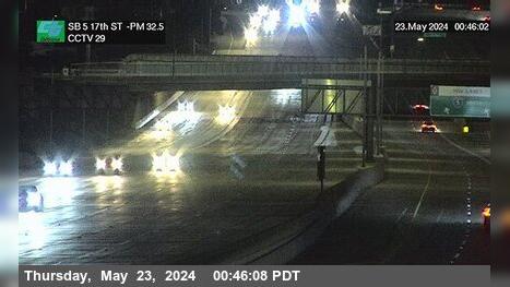Traffic Cam French Park › South: I-5 : 17th Street (7th) Player