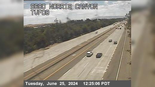 Traffic Cam San Ramon › South: TVF08 -- I-680 : Just South Of Norris Canyon Road Player