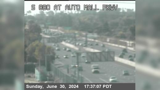 Traffic Cam Irvington District › South: TVA62 -- I-880 : S880 at Auto Mall Pkwy Player