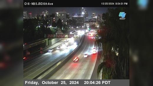 Traffic Cam Cortez Hill › North: C016) I-5 : 6th Ave Player