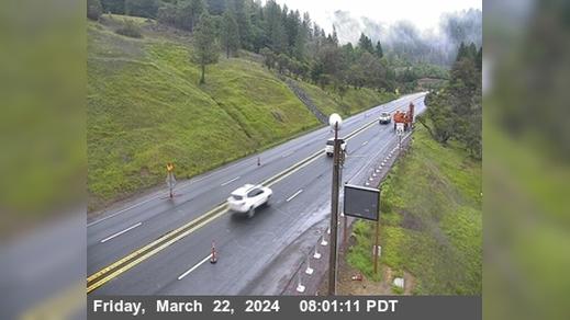 Traffic Cam Ridge › North: US-101 : North Ridgewood Grade - Looking South (C028) Player