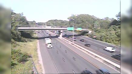 Traffic Cam Branford: CAM - I-95 SB S/O Exit 54 - Todds Hill Rd Player
