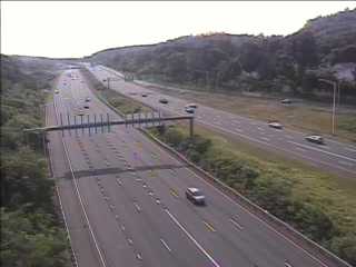 Traffic Cam CAM 55 Plainville I-84 WB Exit 33 - W/O Crooked St. - Westbound Player