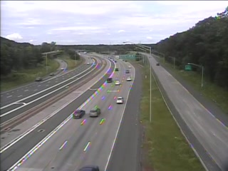Traffic Cam CAM 11 Manchester I-84 EB Exit 60 - Rt. 6 & 44 (Middle Tpke. W.) - Eastbound Player