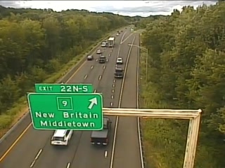 Traffic Cam CAM 112 Cromwell I-91 NB Exit 22 N&S - Evergreen Rd. - Northbound Player