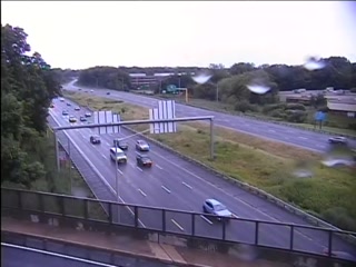 Traffic Cam CAM 105 Rocky Hill I-91 SB N/O Exit 22S - Rt. 3 (Cromwell Ave.) - Southbound Player