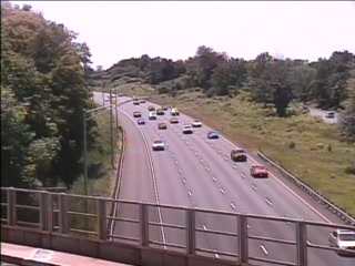 CAM 100 Rocky Hill I-91 NB S/O Exit 24 - Gilbert Ave. - Northbound Traffic Camera