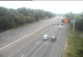 Traffic Cam CAM 37 Westport I-95 NB S/O Exit 19 - At Maple Ln. - Northbound Player