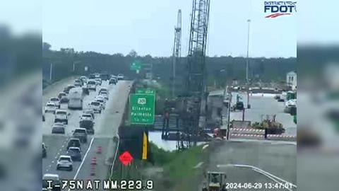 Traffic Cam Fullers Earth: 2239N_75_S/O_US_301_M224 Player
