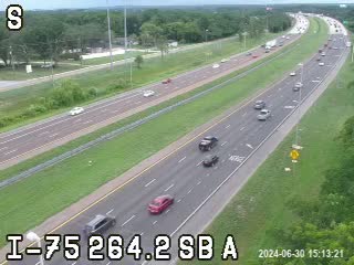 Traffic Cam I-75 S of SR-582 / Fowler Ave Player