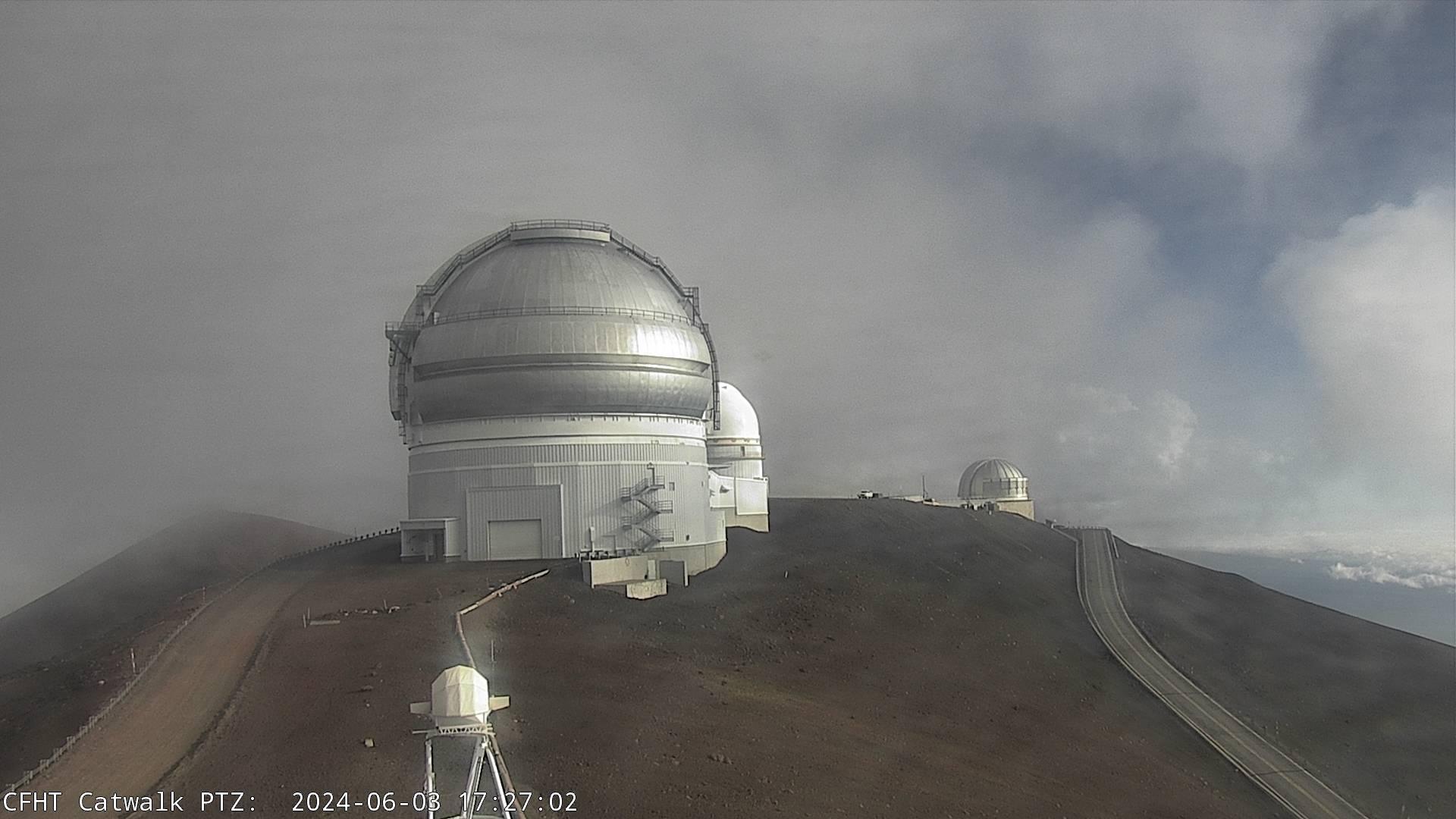 Hawaiʻi County: Canada France - Telescope South, Mauna Kea volcano Traffic Camera