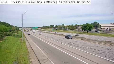 Traffic Cam West Des Moines: DM - I-235 @ 42nd WDM (72) Player