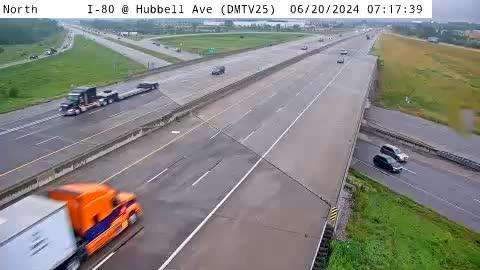 Traffic Cam Altoona: DM - I-80 EB @ Hubbell Ave (25) Player