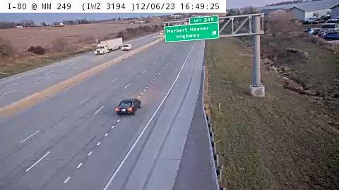 Traffic Cam Yorkshire: 6CO - I-80 @ MM 249 (IWZ3194) Player