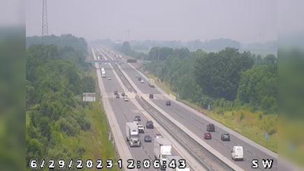 Traffic Cam Idlewold: I-69: 1-069-217-6-1 S OF SR Player