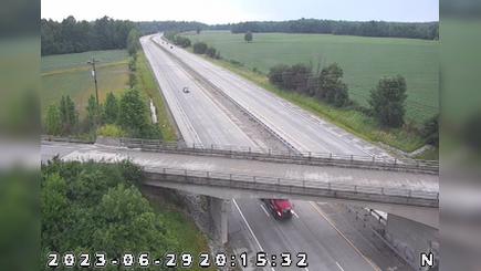 Traffic Cam Rosstown: I-65: 1-065-061-8-1 S OF SR Player